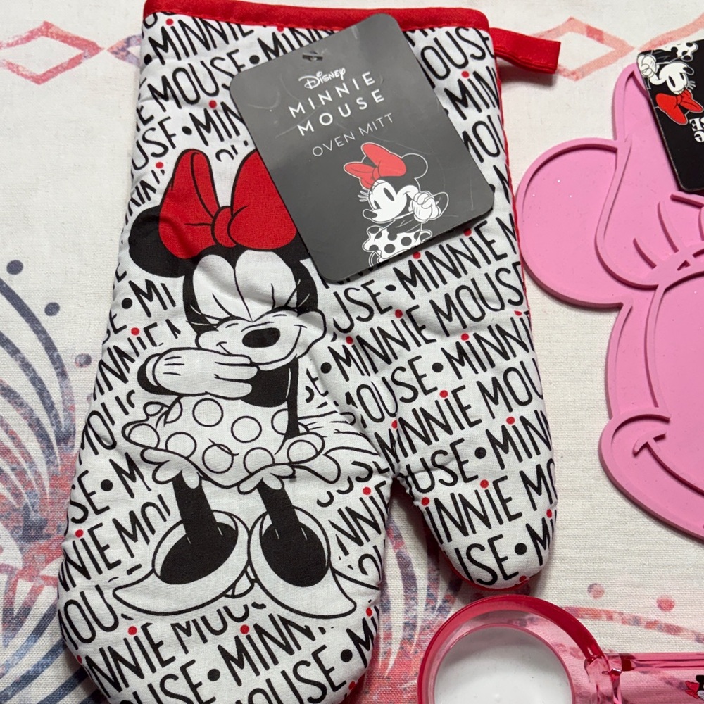 Disney Minnie Mouse Kitchen Essentials Set - Picture 2 of 4